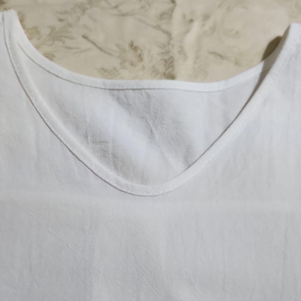 Women's Short Sleeve Round Neck Tee in White - Picture 4 of 6